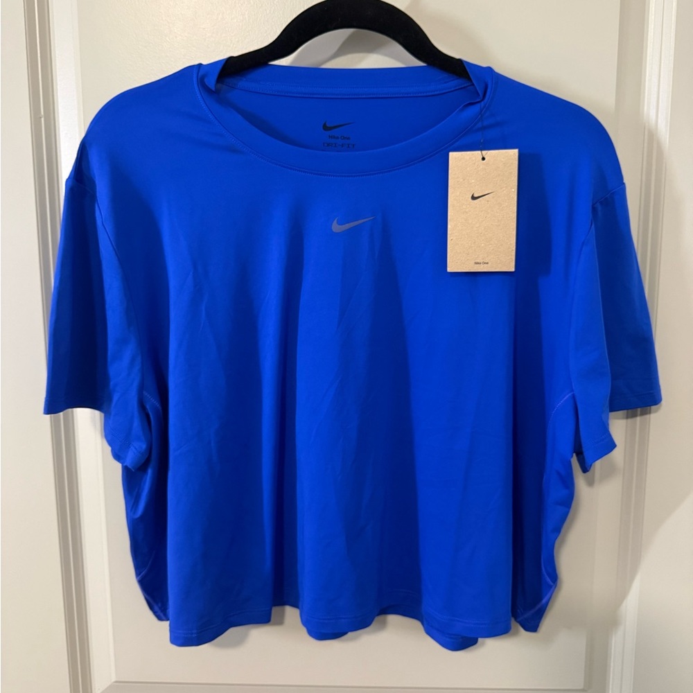 🦋 NWT! 🦋 Nike Women's Royal Blue Short Sleeve Tee